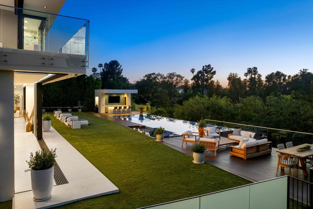 What Amenities are “In” for Summer 2025