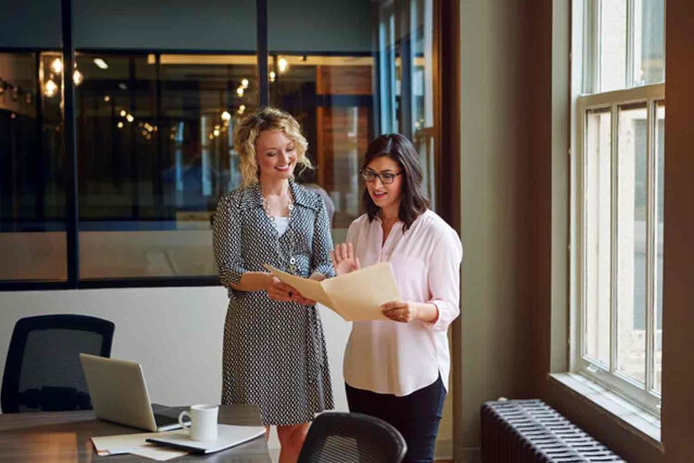 Market Trends That Guide Top-Performing Luxury Real Estate Agents